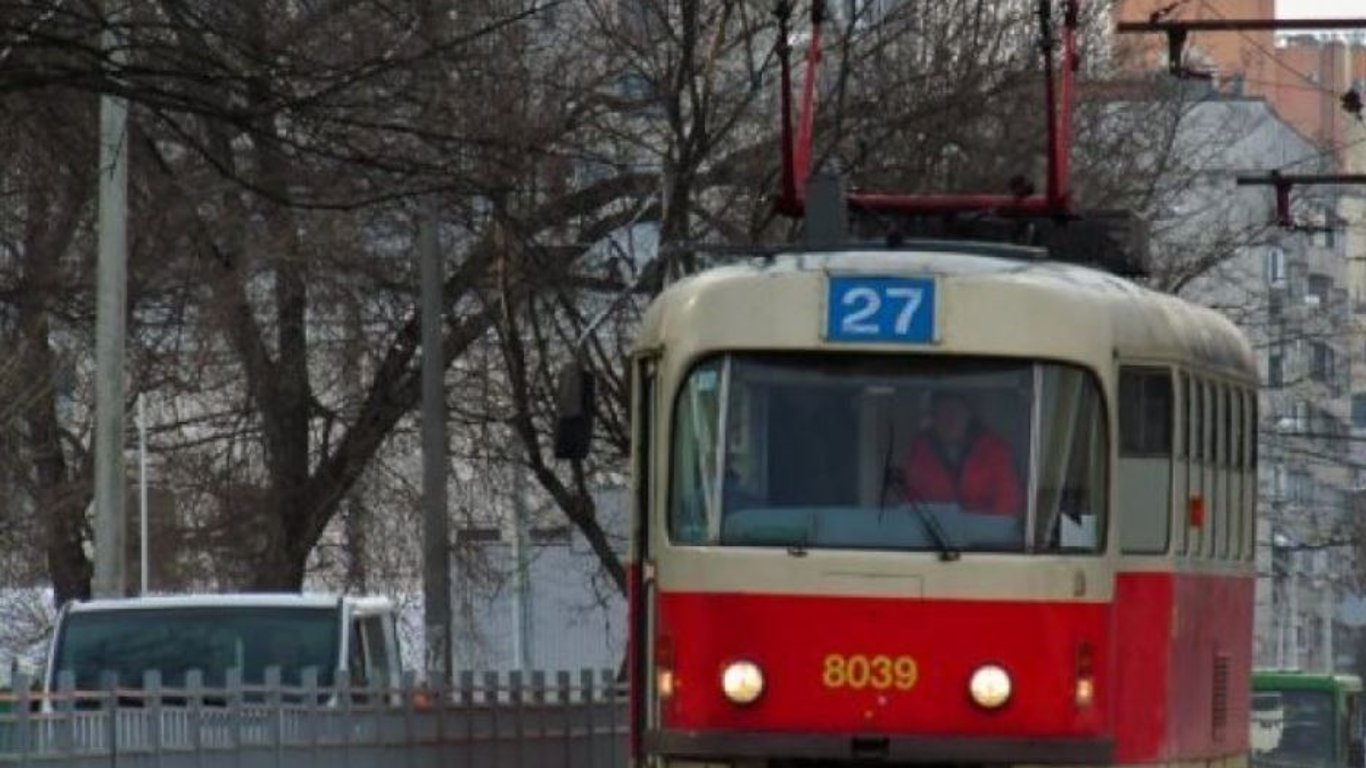 В Харькове скончалась девушка, попавшая под трамвай. Подробности