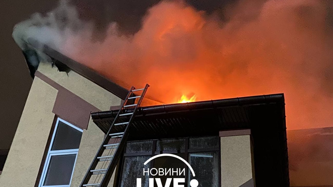Пожар на Берковцах - вспыхнул дом - Новости Киева