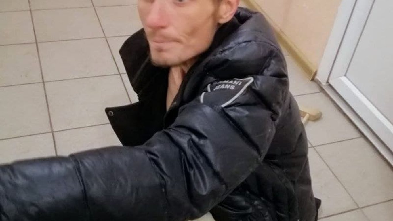 У громадському туалеті Києва чоловік з інвалідністю знепритомнів