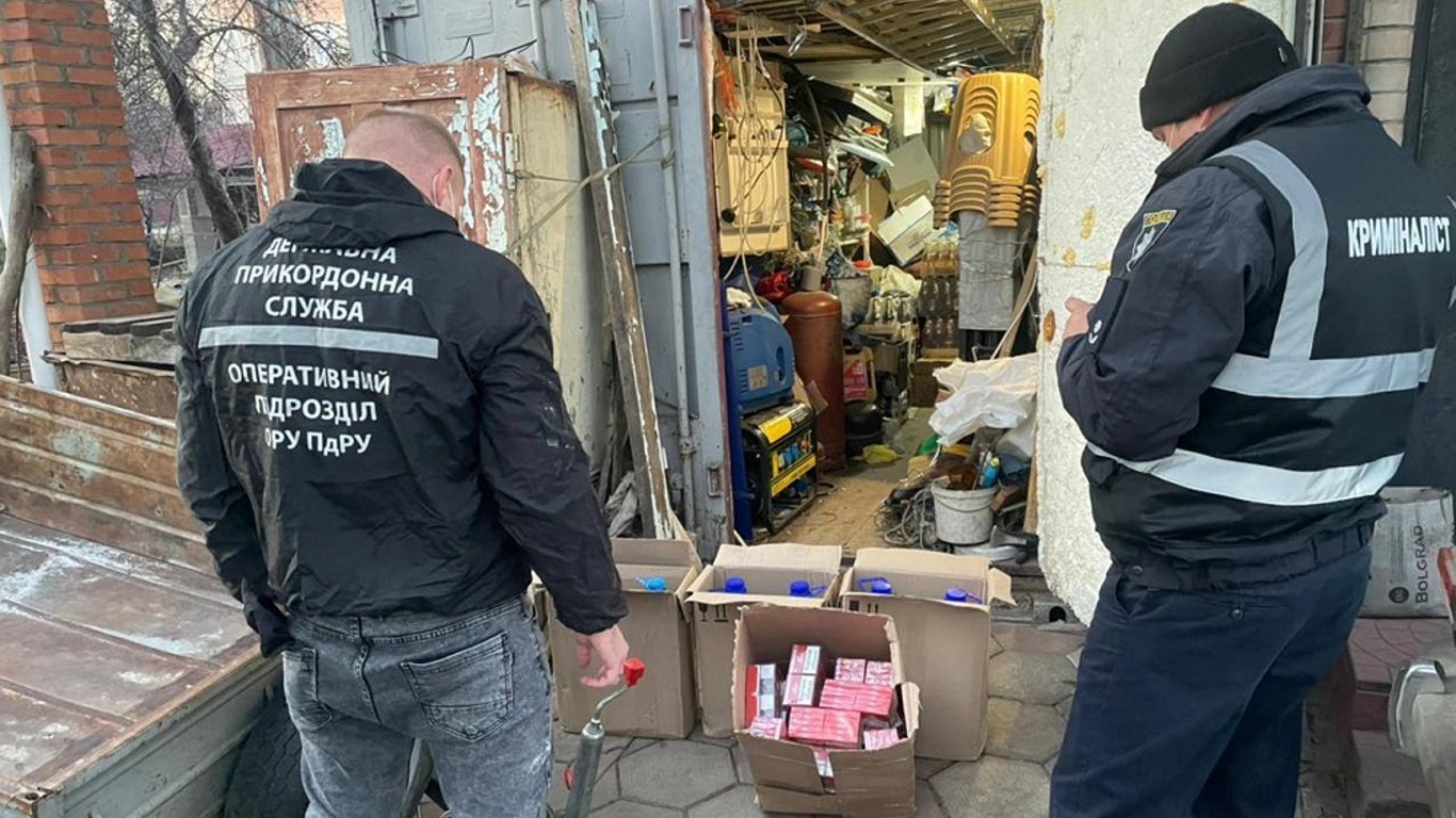 Контрабандні цигарки та спирт — на Одещині викрили 9 продавців