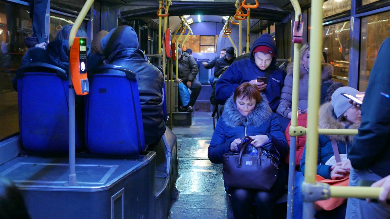 Проезд по 20 гривен - пассажиров заставляют платить за услуги, которых нет - Новости Киева