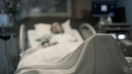 У Харкові лікарів звинуватили в смерті людини: чоловік помер від коронавірусу за ніч - 285x160