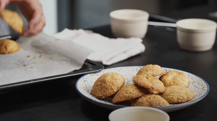 Як приготувати ідеальне вівсяне печиво: рецепт від Євгена Клопотенка - 285x160