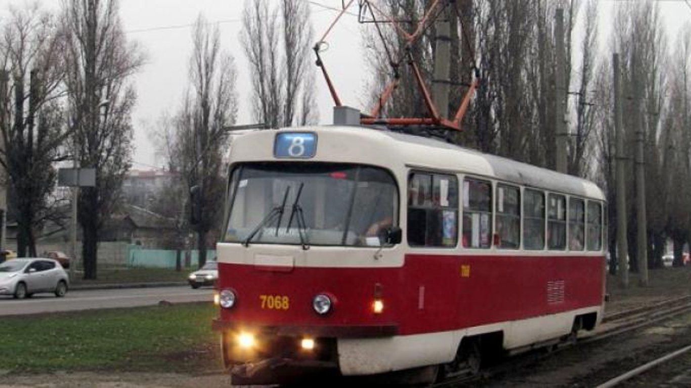 В Харькове произошла драка в трамвае - мужчина накинулся на пассажирку