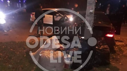В Одессе Mercedes столкнулся с Hyundai: не поделили поворот. Фото - 285x160