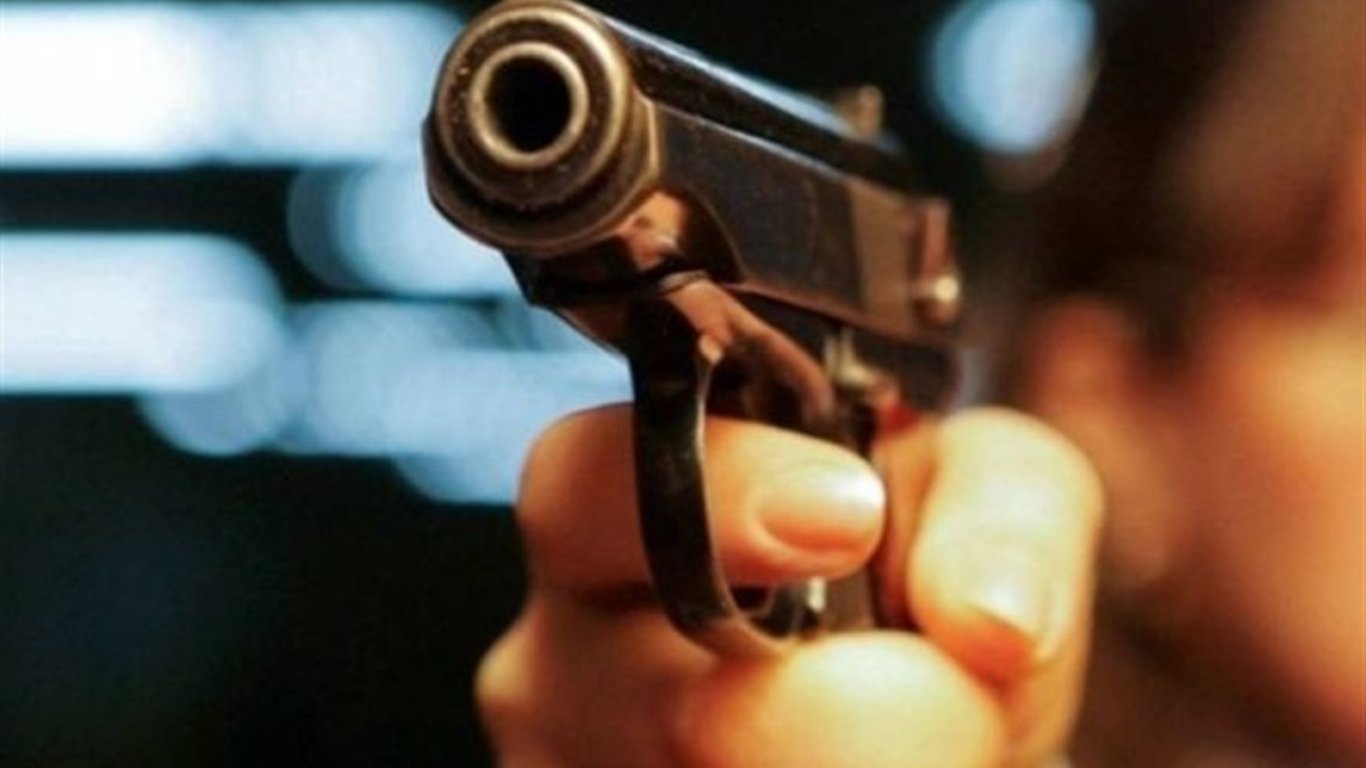 В Харькове мужчина стрелял подростков
