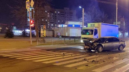 Разбитые и помятые машины: в Харькове ночью произошло тройное ДТП. Фото - 285x160