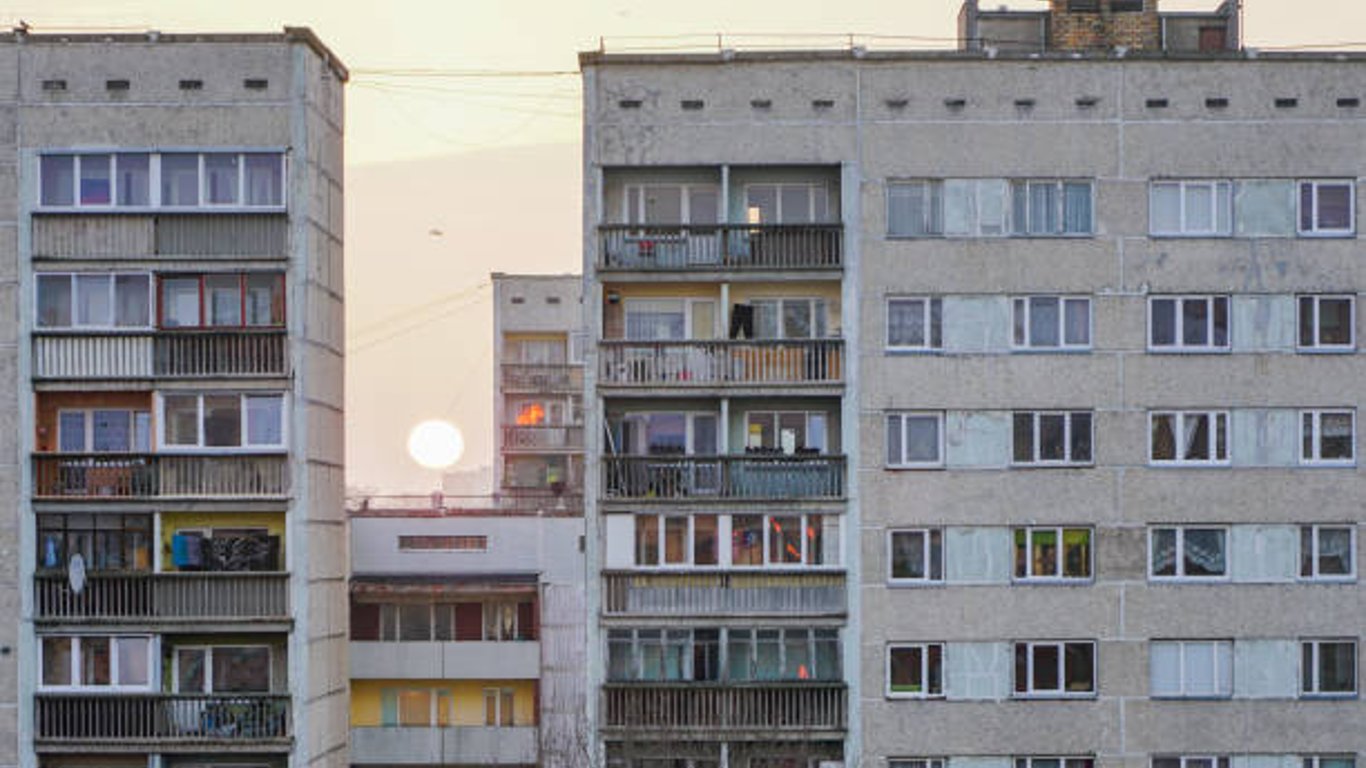 В Харькове больная бабушка угрожает поджечь многоквартирный дом