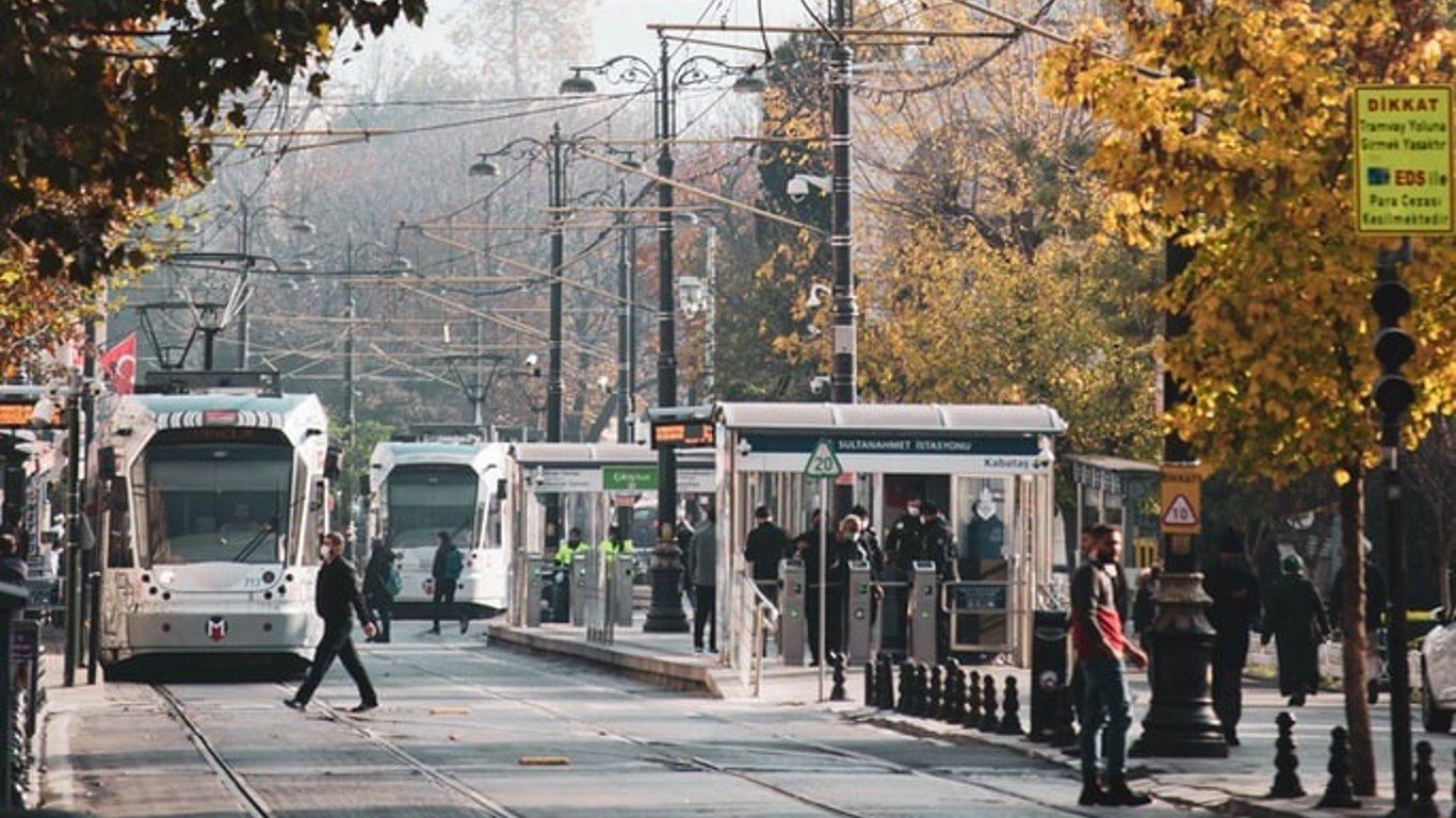 ДТП в Харькове – в городе снова стоят трамваи – видео