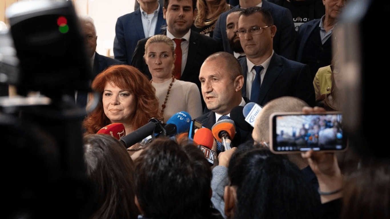 В Болгарии на второй срок переизбрали Румена Радева