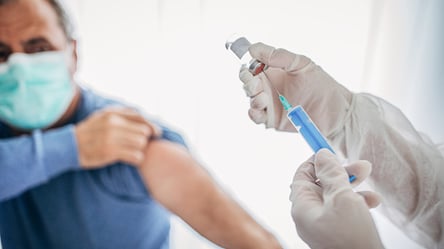 Во Львове бездомные смогут получить прививку от COVID-19: когда и где будут проводить вакцинацию - 285x160