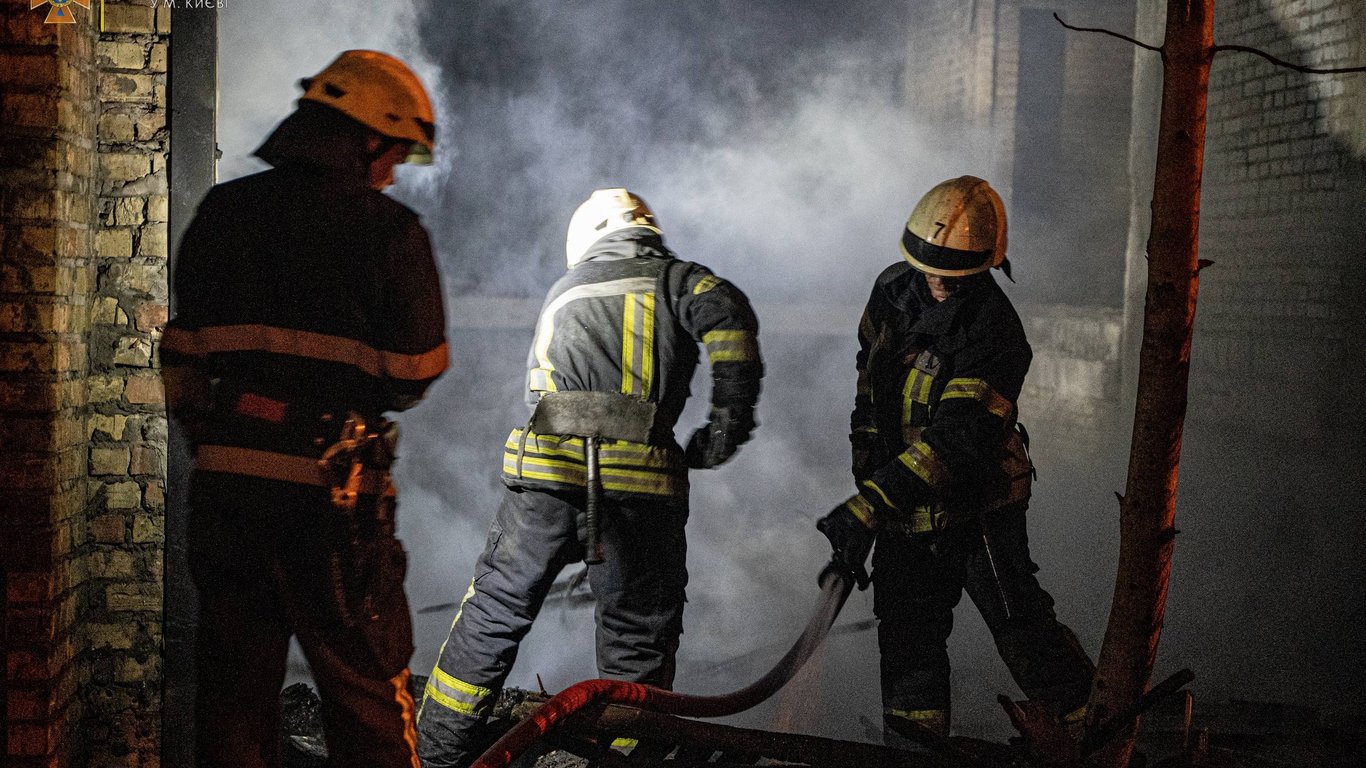 НП у Києві - сталася пожежа на Виноградарі - фото