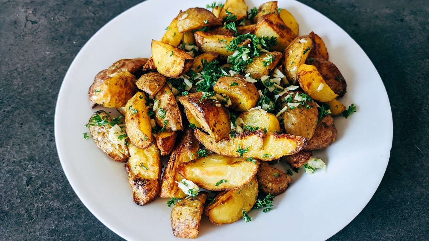 Названо секретний інгредієнт, який зробить картоплю по-селянськи смачнішою