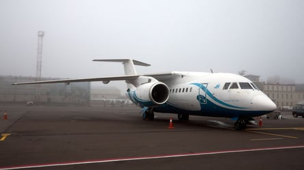 Украинская авиакомпания совершила первый полет из Киева во Львов. Видео - 285x160