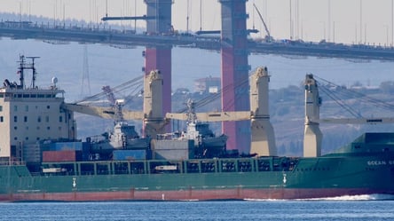 Американське судно із патрульними катерами увійшло у Чорне море - 285x160