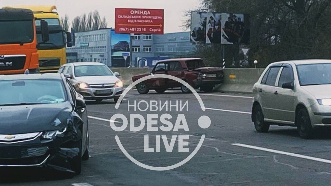 ДТП в Одесі — зіткнулися Жигулі та Chevrolet