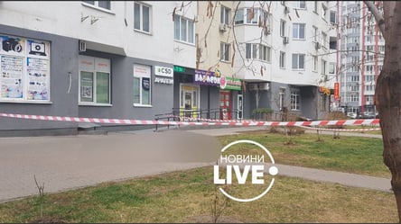 У Києві жінка викинулась із 9 поверху, а її спотворене тіло кілька годин лежало біля будинку. Фото - 285x160