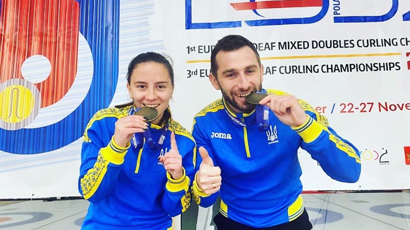 Львовские дефлимпийцы завоевали золотые медали на чемпионате Европы по кэрлингу - фото