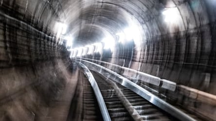У Києві терміново закривали станцію метро "Славутич": що відомо - 285x160