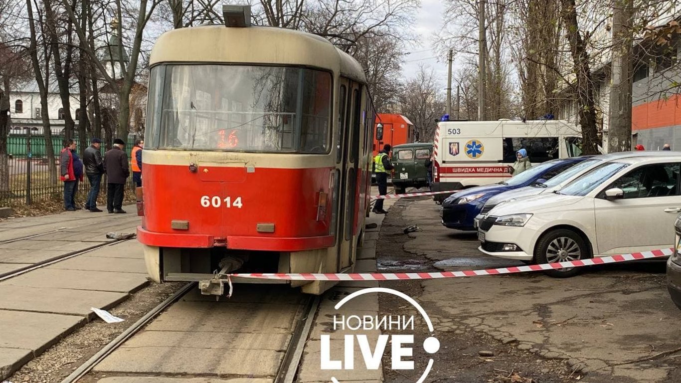 Смерть в Киеве - трамвай переехал женщину