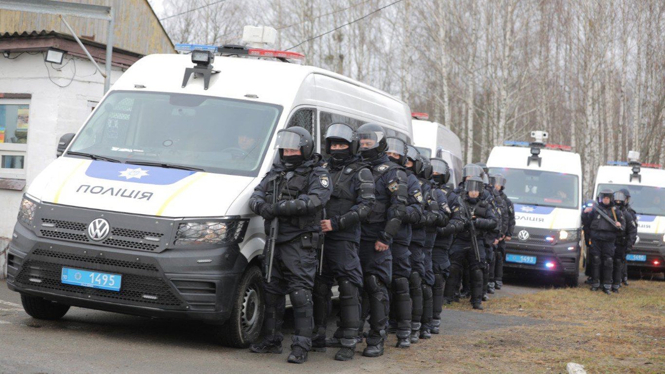 Спецоперація у Чорнобильській зоні – до кордону з Білоруссю прибувають війська