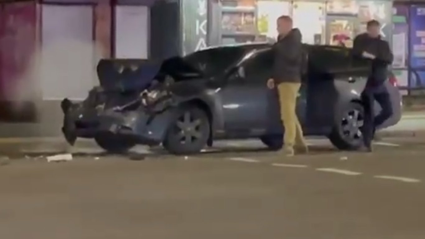 ДТП в Киеве - иномарка протаранила полицейское авто