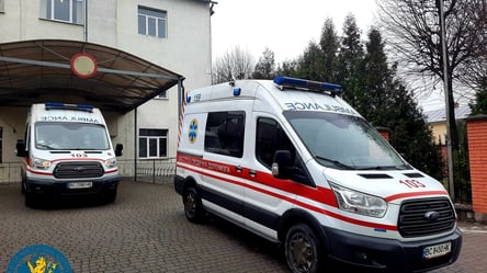 На Львівщині медики рятували жінку від кардіогенного шоку, а виявили COVID-19 - 285x160