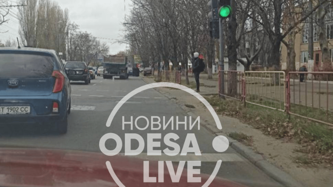 ДТП в Одессе — КамАЗ влетел в легковушку