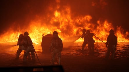 На Львівщині у пожежі згорів житловий будинок: чи є постраждалі. Фото - 285x160