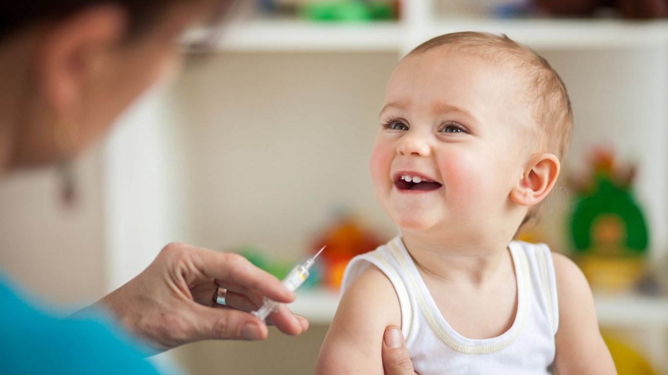 Как подготовить ребенка к прививке: Минздрав дал советы