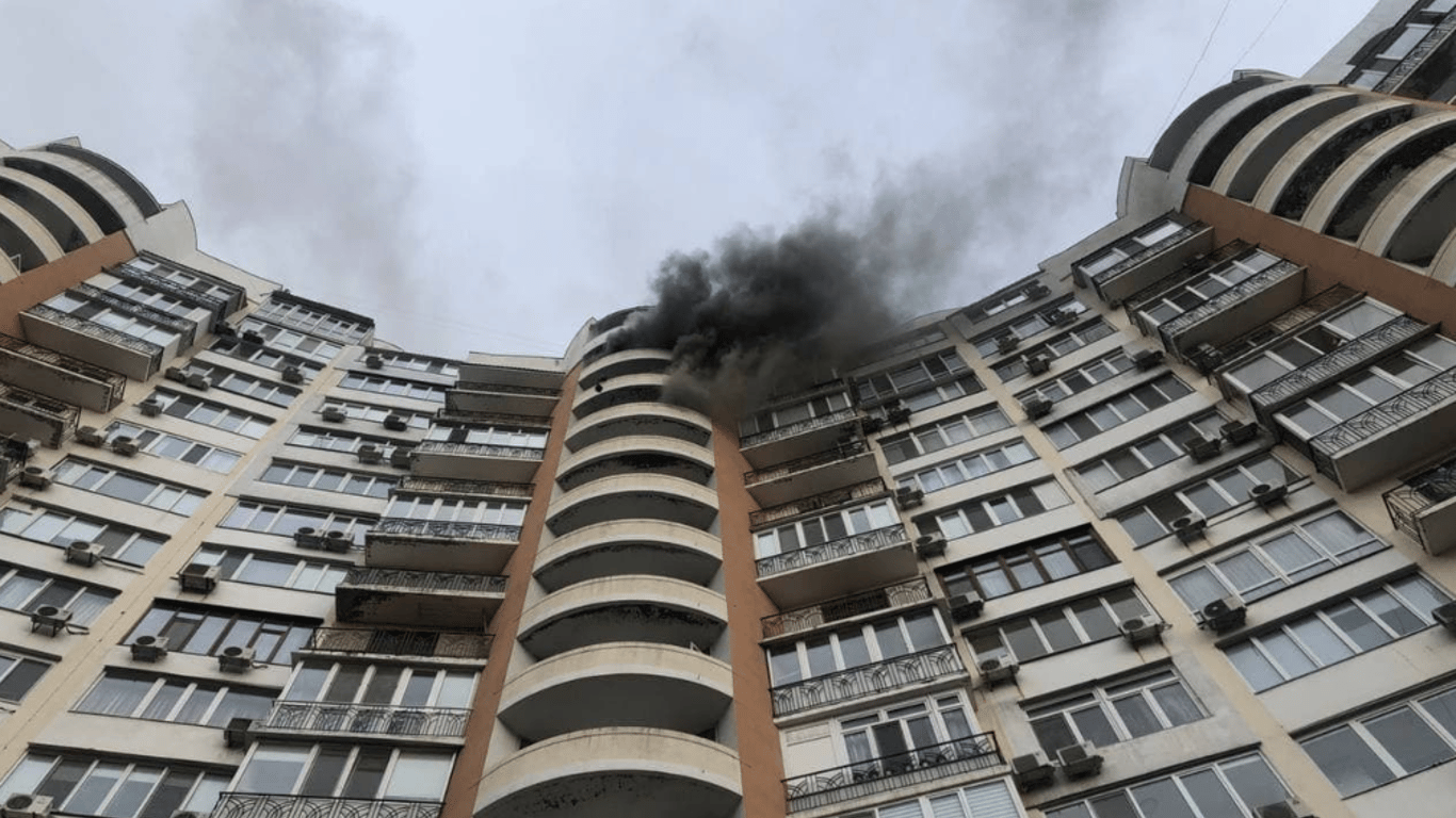 В Одессе произошел пожар в многоэтажке Подкова - видео