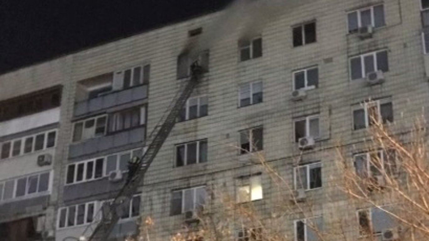 Пожар в Киеве - на Минском массиве горит многоэтажка - видео