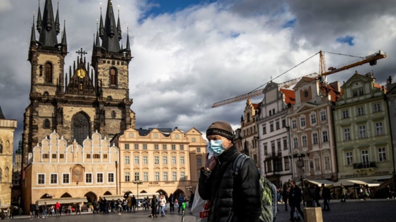 В Чехии внедряют чрезвычайное положение из-за вспышки COVID-19