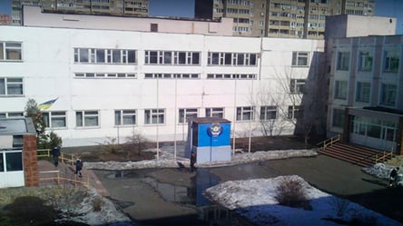 В киевской школе обвалился потолок. Фото - 285x160