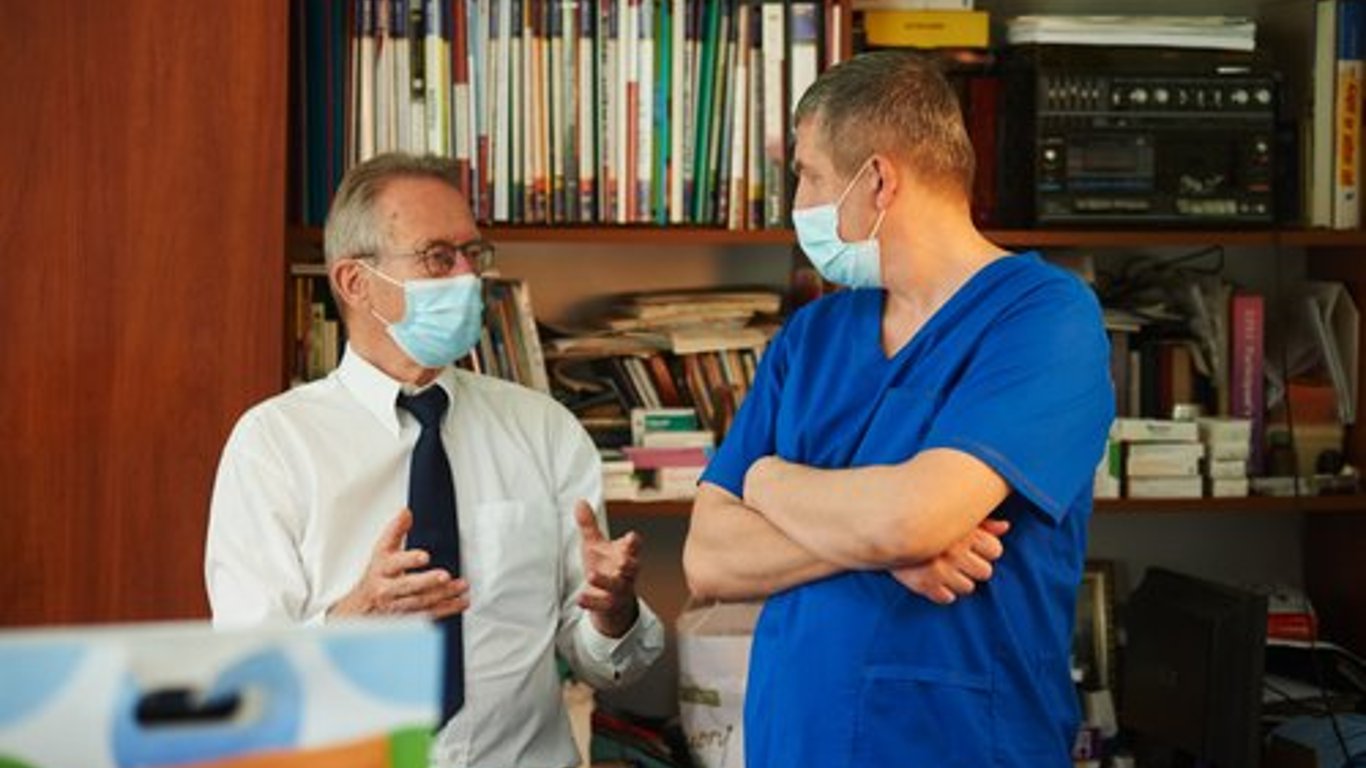 Европейские хирурги Экснеры повели более 70 операций во Львове - подробности - фото
