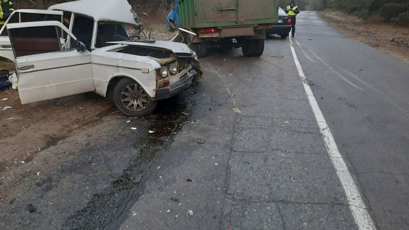 В Харьковской области произошло ДТП с участием грузовика