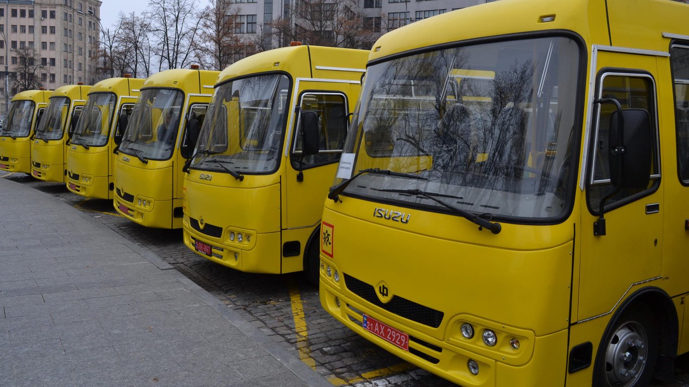 Новые автобусы получили школы Харьковской области
