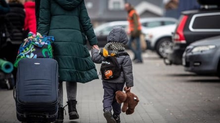 Приют своих: люди с оккупированных территорий стали чаще выезжать в Украину - 285x160