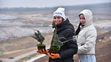 Около трех тысяч деревьев и кустарников высадили в Харькове на мусорном полигоне. Фото - 285x160