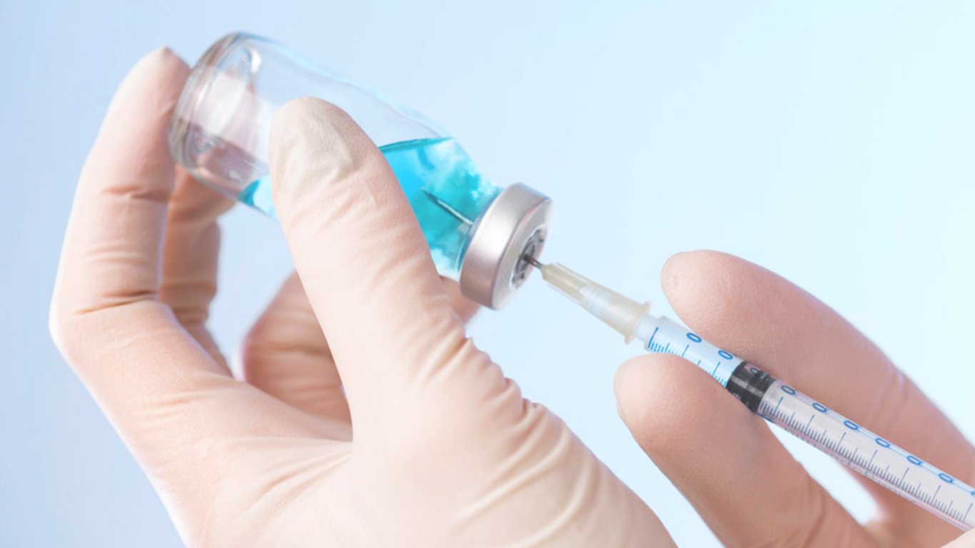У Німеччині лікар розробив власну вакцину від COVID-19 - щепив нею 50 добровольців