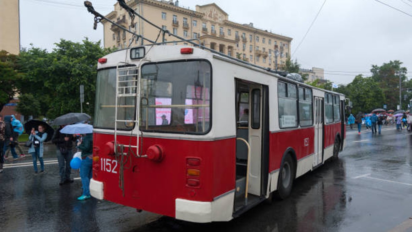 Скандал у тролейбусі в Харкові – кондуктор облаяв студентів