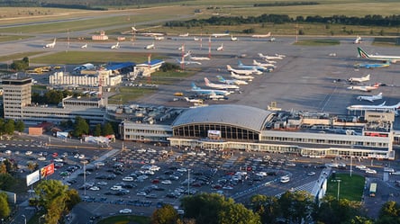 В аэропорту “Борисполь” произошло серьезное ЧП: кран въехал в самолет ФК “Шахтер”. Фото - 285x160