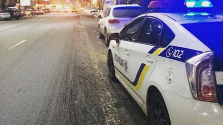 Выбили стекло и вытащили из машины: в Харькове среди бела дня арестовали водителя и пассажира. Видео - 285x160