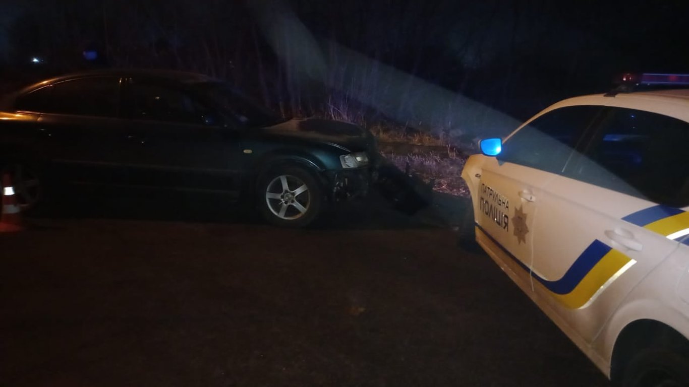 ДТП под Киевом - авто влетело в экипаж полиции - подробности