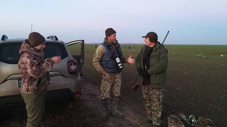 Охотники расставляли чучела гусей: в нацпарке Одесской области экологи защитили птиц. Фото - 285x160