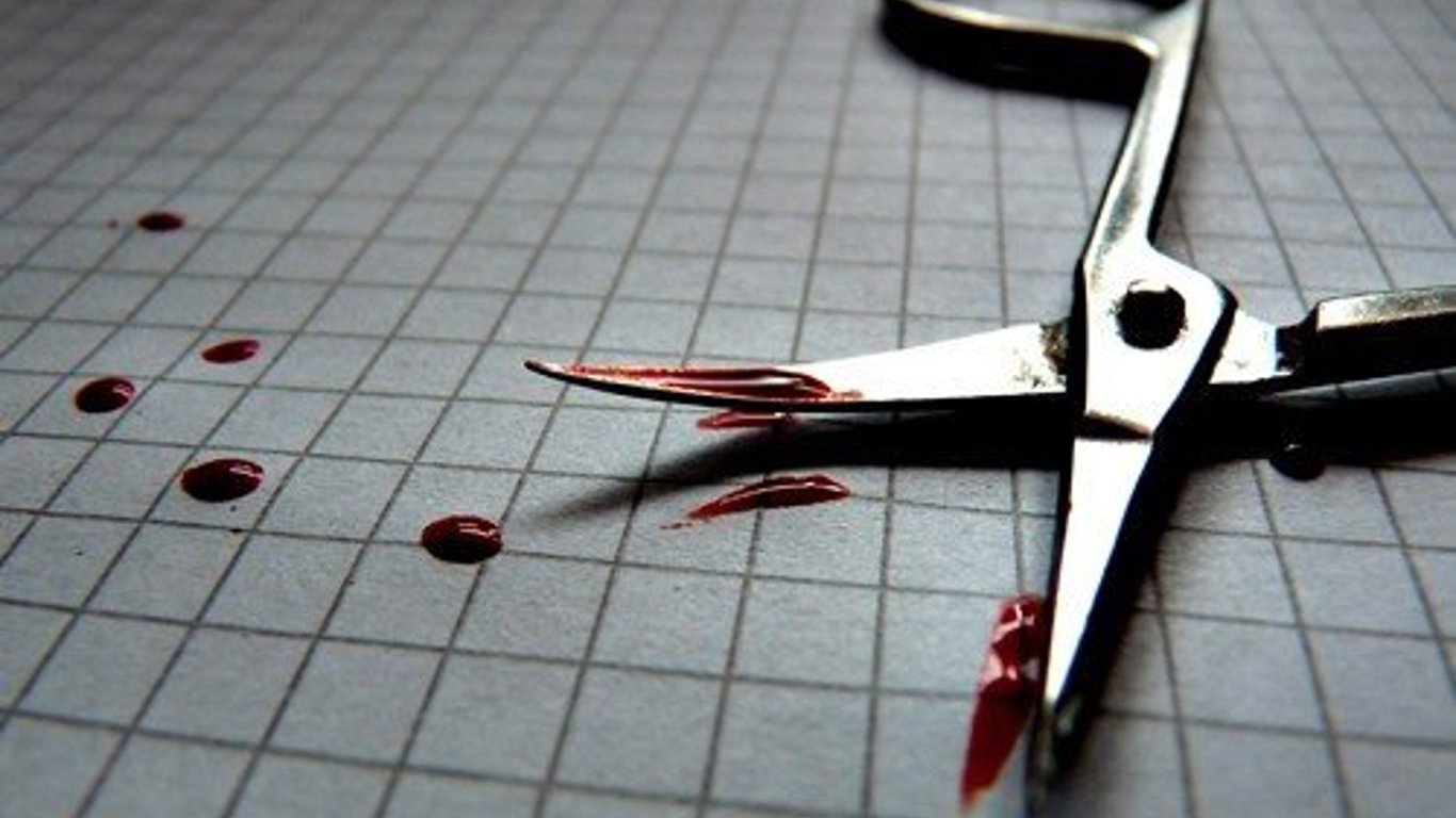 Чоловік вдарив жінку ножицями у Львові - подробиці інциденту