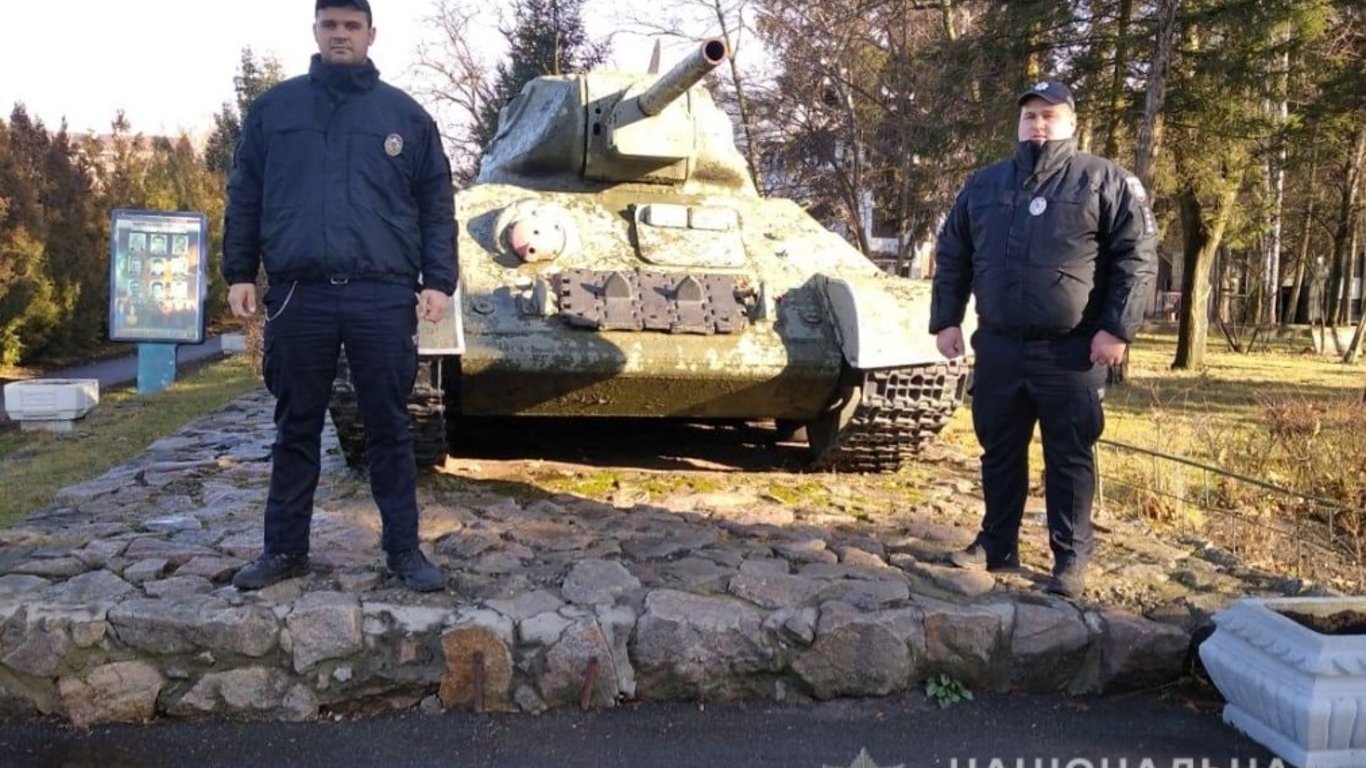 Музей под Киевом - украли часть танка