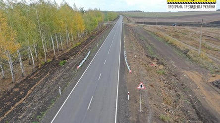 Під Харковом ремонтують стратегічно важливу дорогу, яку не відновлювали більш як 20 років. Відео - 285x160