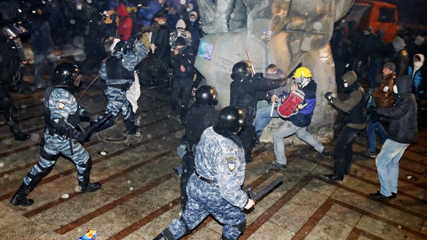 Восьмая годовщина силового разгона Майдана: что известно о дне, который изменил Украину