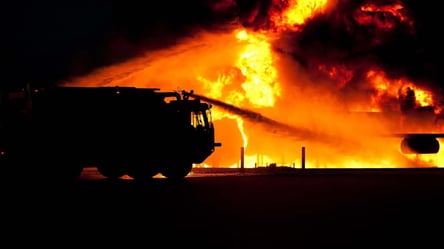 Львовские пожарные спасли двух человек из огня: в каком состоянии пострадавшие. Фото - 285x160